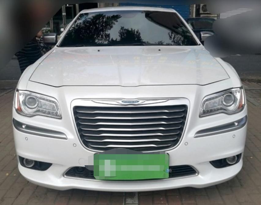 克莱斯勒300c(进口)-兄弟们我打算入手一台13年的克莱斯勒。听说小毛病非常多。有车主吗，能告诉我一下吗