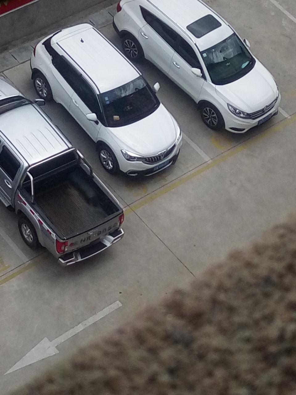 中华v3-车开的时候后面有异响咕咚咕咚的响是什么原因   去检查也没检查出什么来   请大神告知