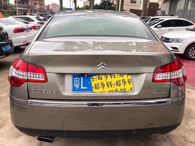 雪铁龙C5   2.0L自动悦享版   2013年上牌   一手私家车 整车内外保养九成新   历程6.6万公里，二手车商报价6.6万，请问各位大神可以给些参考建议吗？