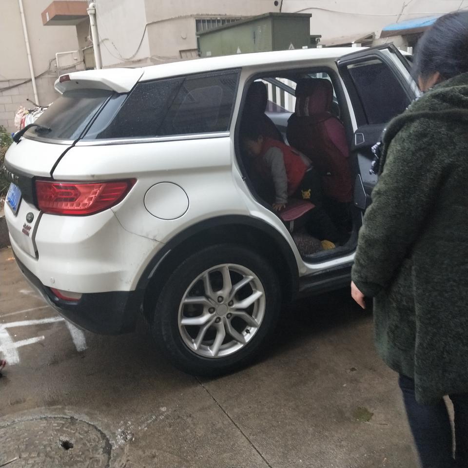 陆风x7-这个是哪款车