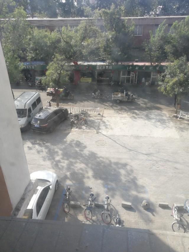 长安cs15-住宅楼下马路边上的空地被改为收费停车场合不合理？