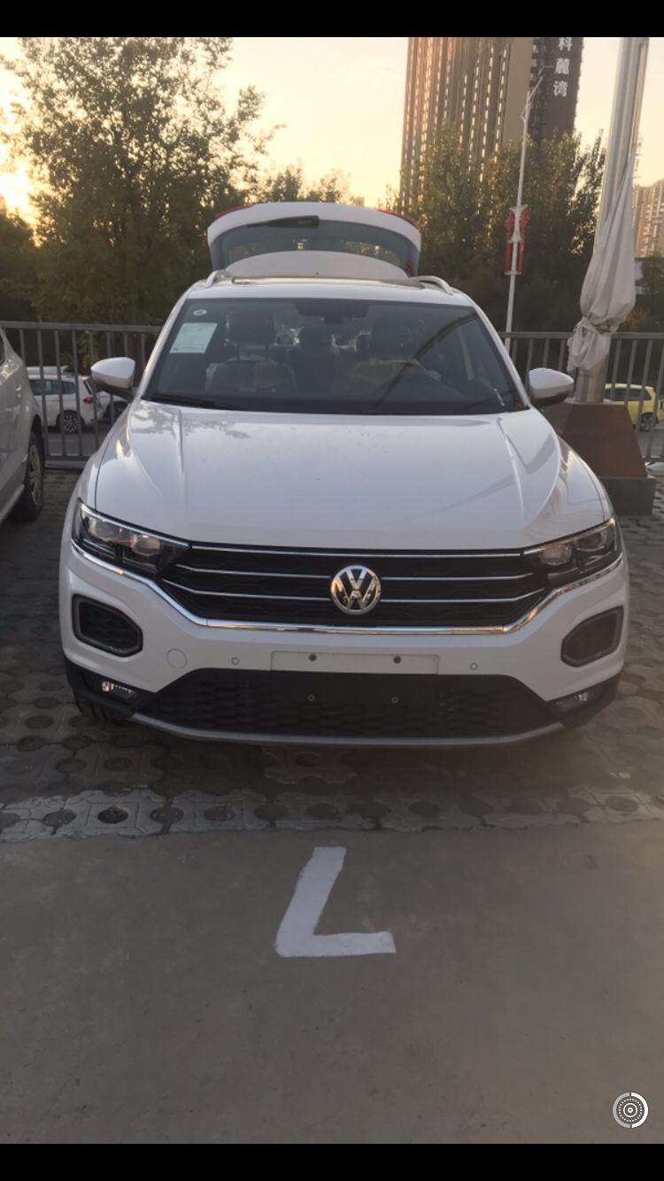 t-roc探歌-10月底提的车，现在开了1300，开了几天后就出现了共振声，从中控面板副驾驶位置传入车内，1200转以后开始共振，去4S店两次，检查了底盘，第二次以为是空滤架子，开了没多久又出现了共振声，现在开车不开音乐简直就是煎熬，哪位大神给指点一下该检查一下那里，谢谢
