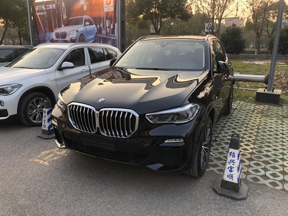 宝马x5-2019款，提车10天不到就亮发动机信号灯了，给4s店弄一下就好了，开了十几天又发动机信号灯又亮了，去4s店说是燃油电子阀门数据出错！！要换这个配件（不懂）。请问这种情况怎么处理？