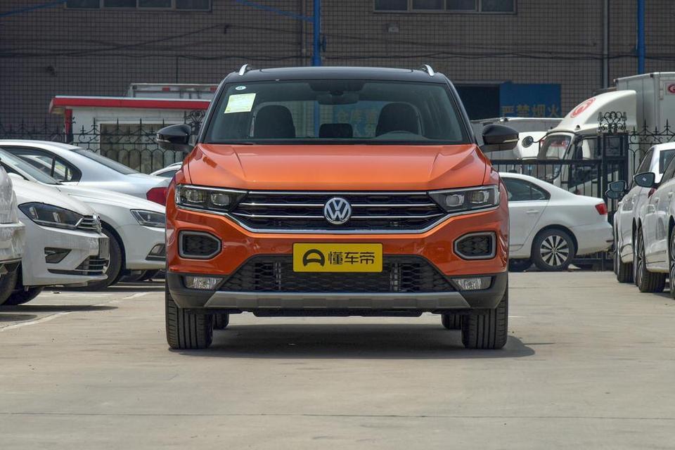 t-roc探歌-纠结买探歌中配还是途岳低配，探歌价格便宜点但是内饰不咋地，途岳又贵了一个档次。哪位给指导下？