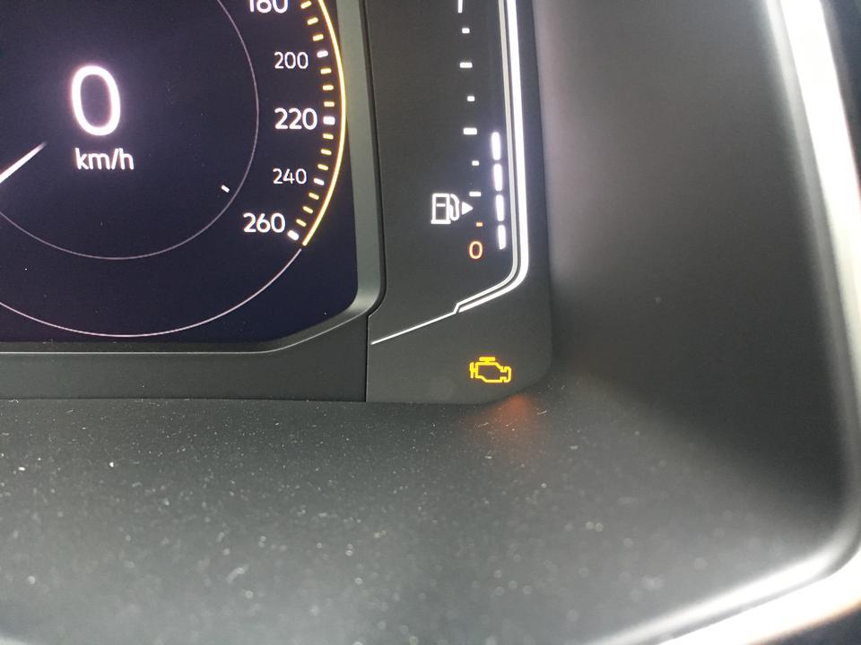 t-roc探歌-刚提新车。出现这个故障灯提示。是怎么回事？各位大侠请指教?