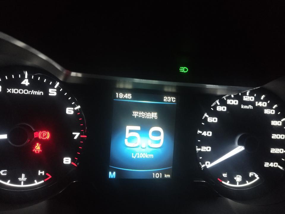 帝豪gl-我昨天刚提的车。昨天表显百公里。11点8。今天表现就这样下图，是不是？车子有问题？