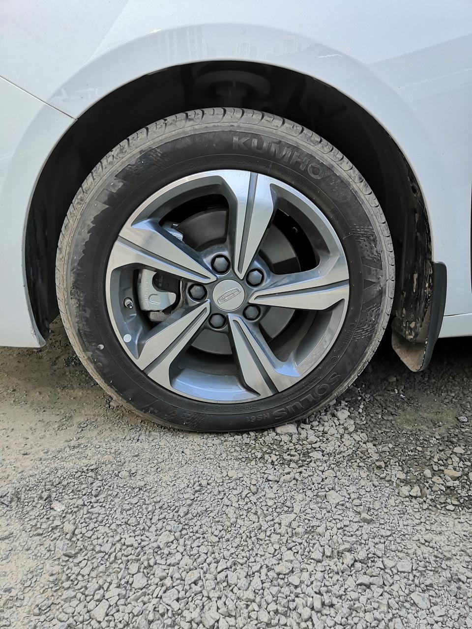 帝豪gl 1.4t cvt19款  这个胎压正常吗？老是感觉没气似的。胎压显示210多点。