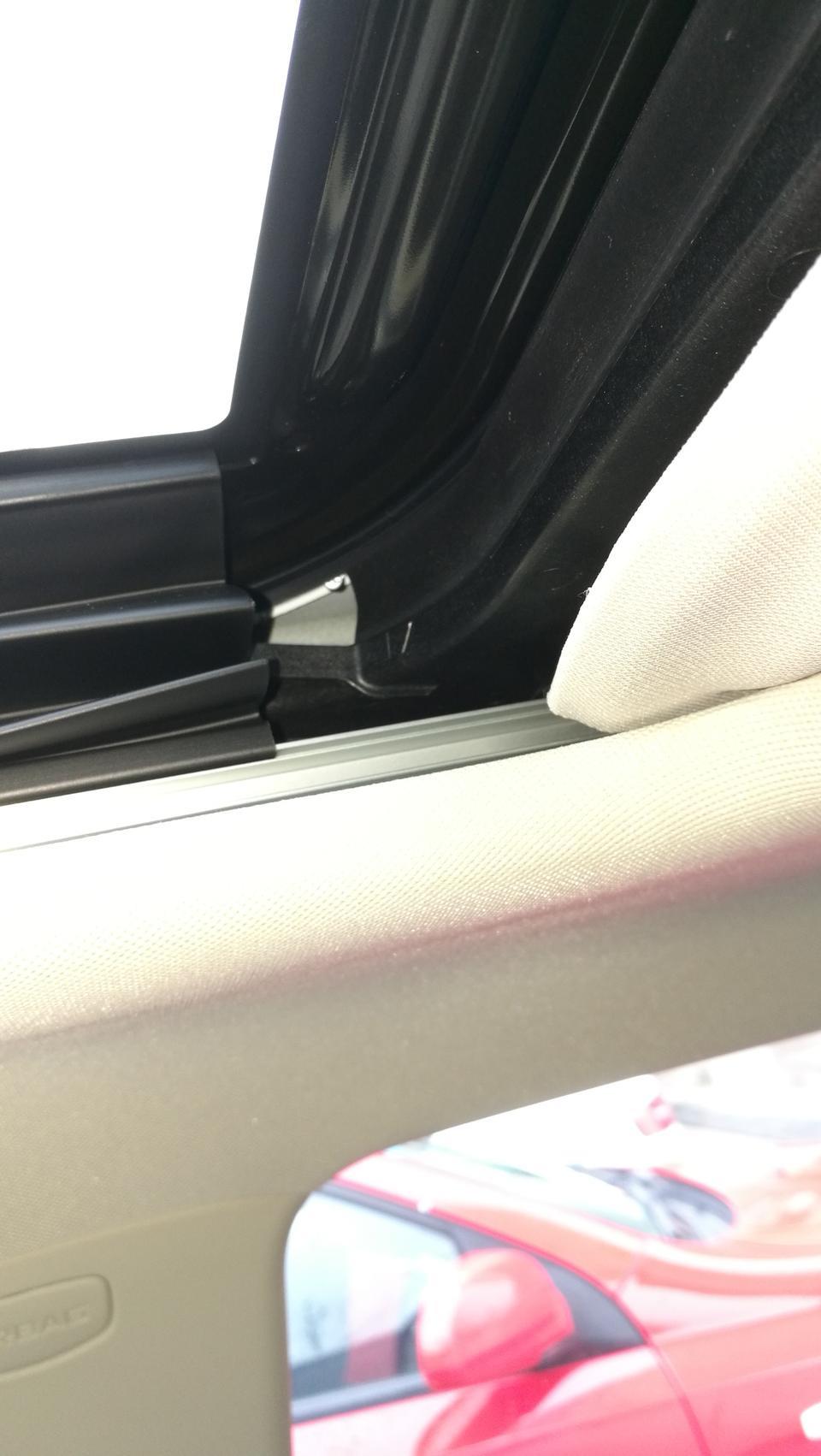 帝豪gl-有谁知道，车里面和车外面有温差，会导致天窗接缝处起雾水吗，就去那种小水滴。还是说这个是下雨天，天窗密封处漏水进来的