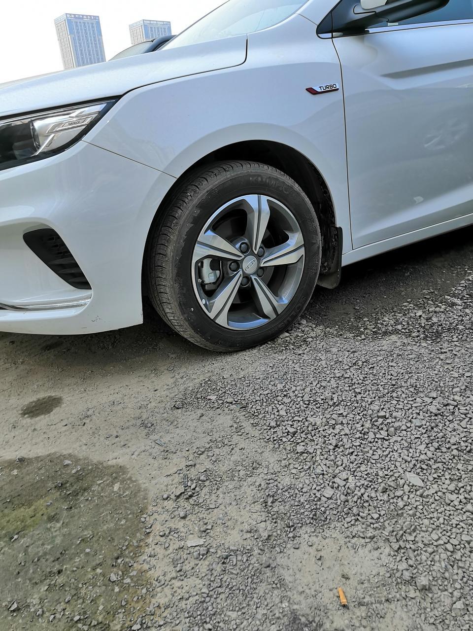 帝豪gl 1.4t cvt19款  这个胎压正常吗？老是感觉没气似的。胎压显示210多点。
