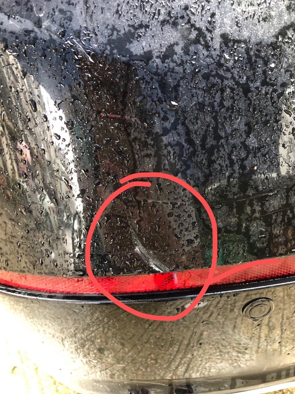 前几天下大雨，倒车不小心撞掉漆，一定要去4s店补漆吗？补漆会不会有色差？会不会看得出？去了一间4s店问，居然说要拆开后面那块板弄，有必要吗？还是新车，雅阁十代。