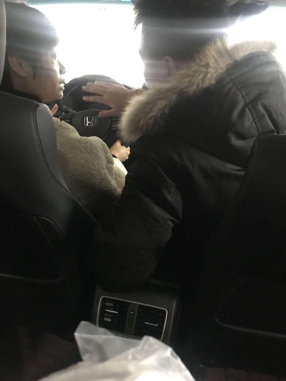 本田雅阁混动在使用减速拨片减速的时候，后刹车灯会不会亮，如果不亮的话会不会很危险