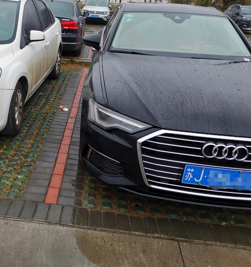 奥迪A6L新车的异味比较重，除了购买活性炭外，需要经常敞开车门通通气吗？