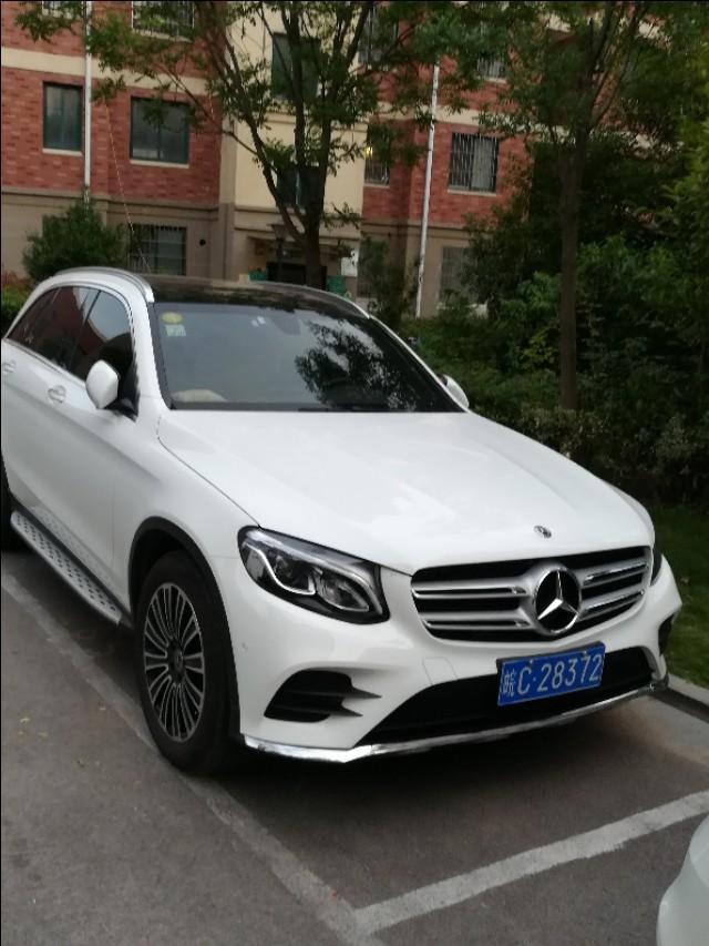 奔驰c级-大家看看这辆奔驰前脸改变的有点大，你喜欢吗？