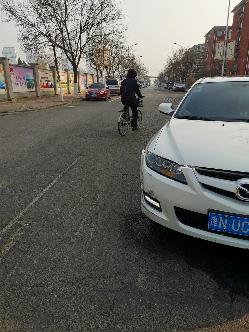 红旗h5-这种被白车剐蹭的应该不会有结构性损伤吧，维修大概多少钱，主要是车后部车轮前后。