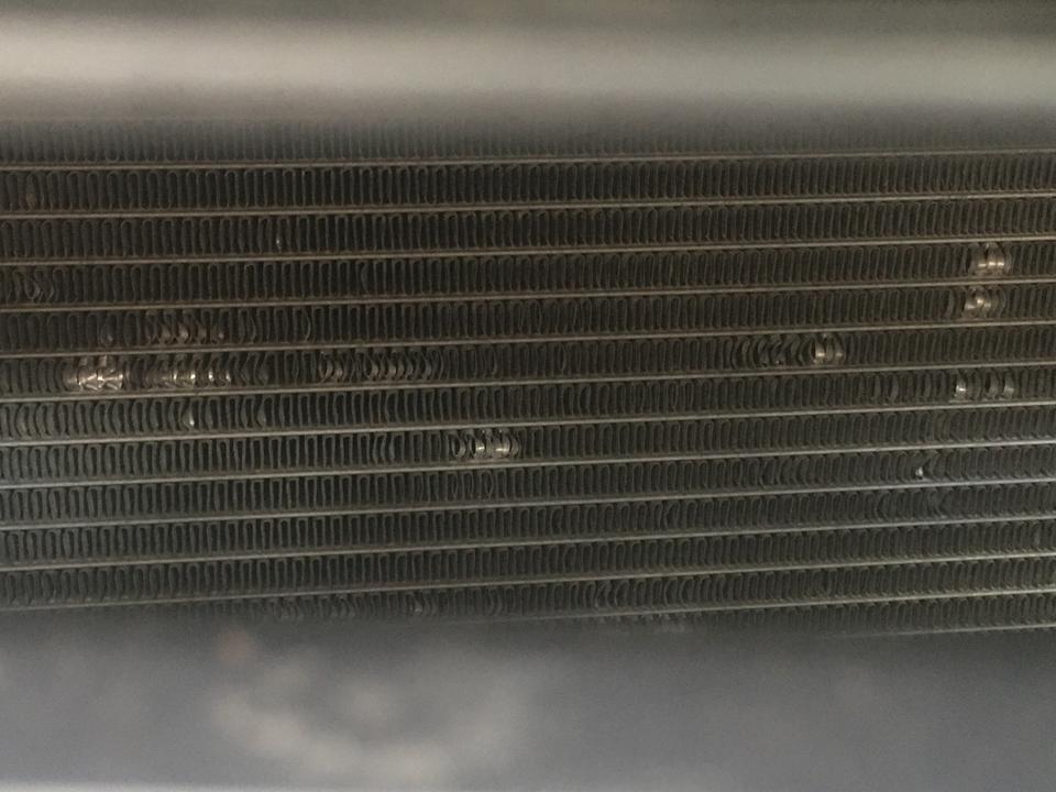 rav4荣放-朋友们你们谁知道这是什么情况，防冻液的散热片怎么成这样了