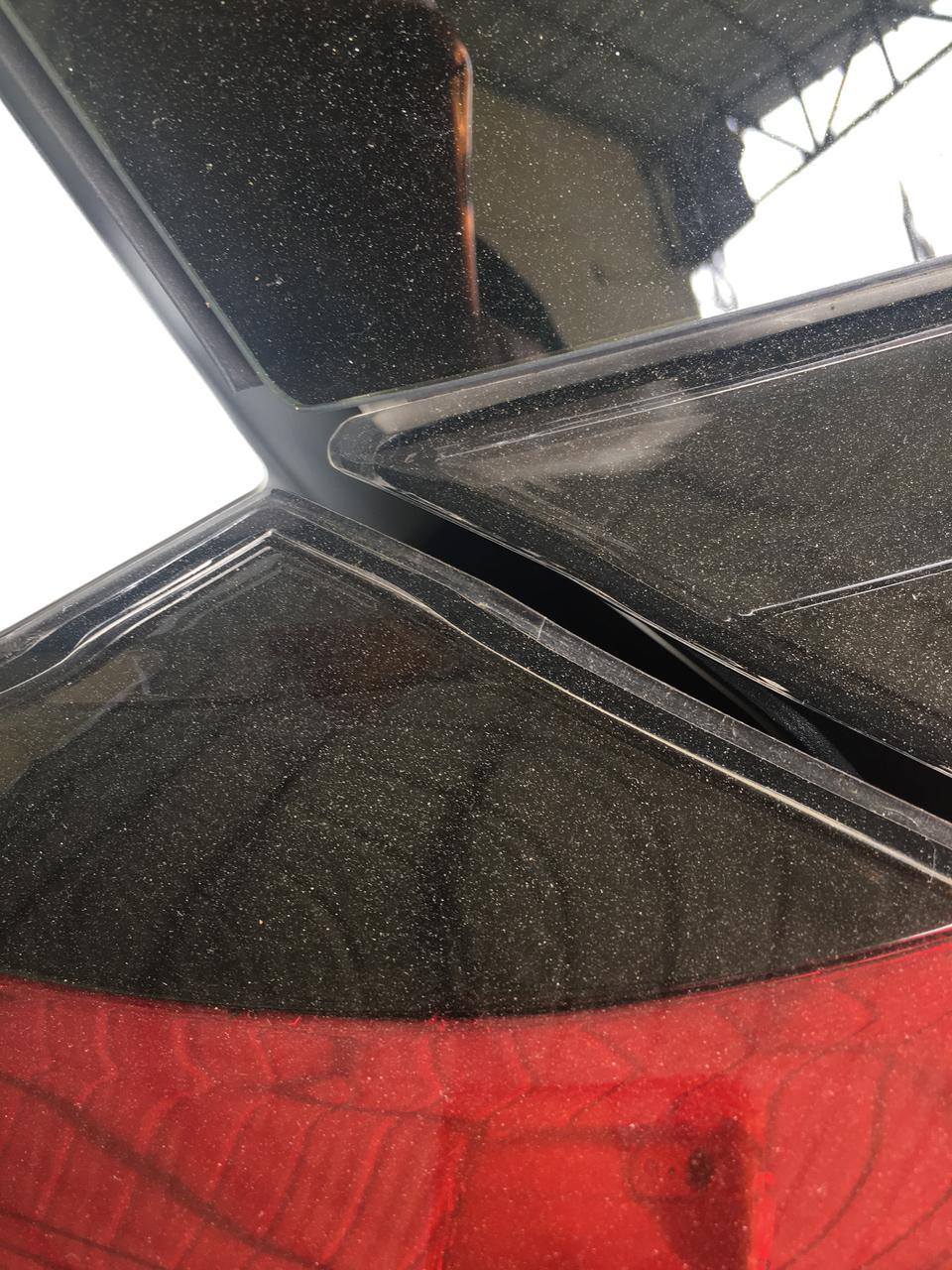 rav4荣放-买荣放以一年了，今天才发现后备箱尾灯连接处这么大的缝隙￼￼￼，朋友们你们的也是这样子吗？
