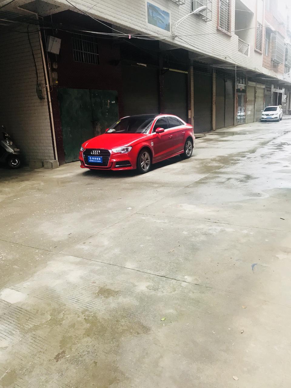 奥迪a3-提车十几天，二十岁的年纪也没开过什么好车，总之a3现在是我最理想的车，基本没什么不满意，总体打个90分吧。
