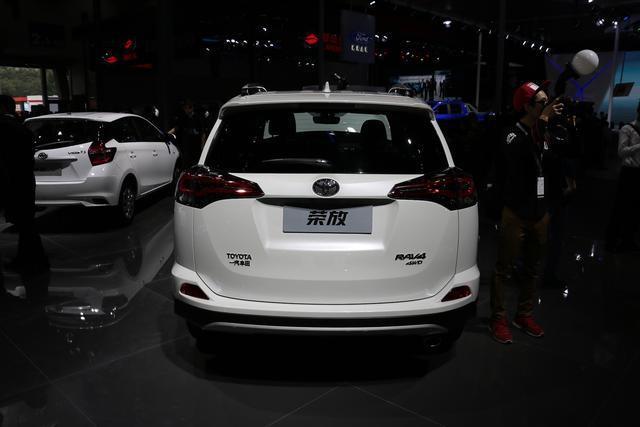 rav4荣放-我们在选购汽车时，除了黑色和白色，你最喜欢什么颜色？