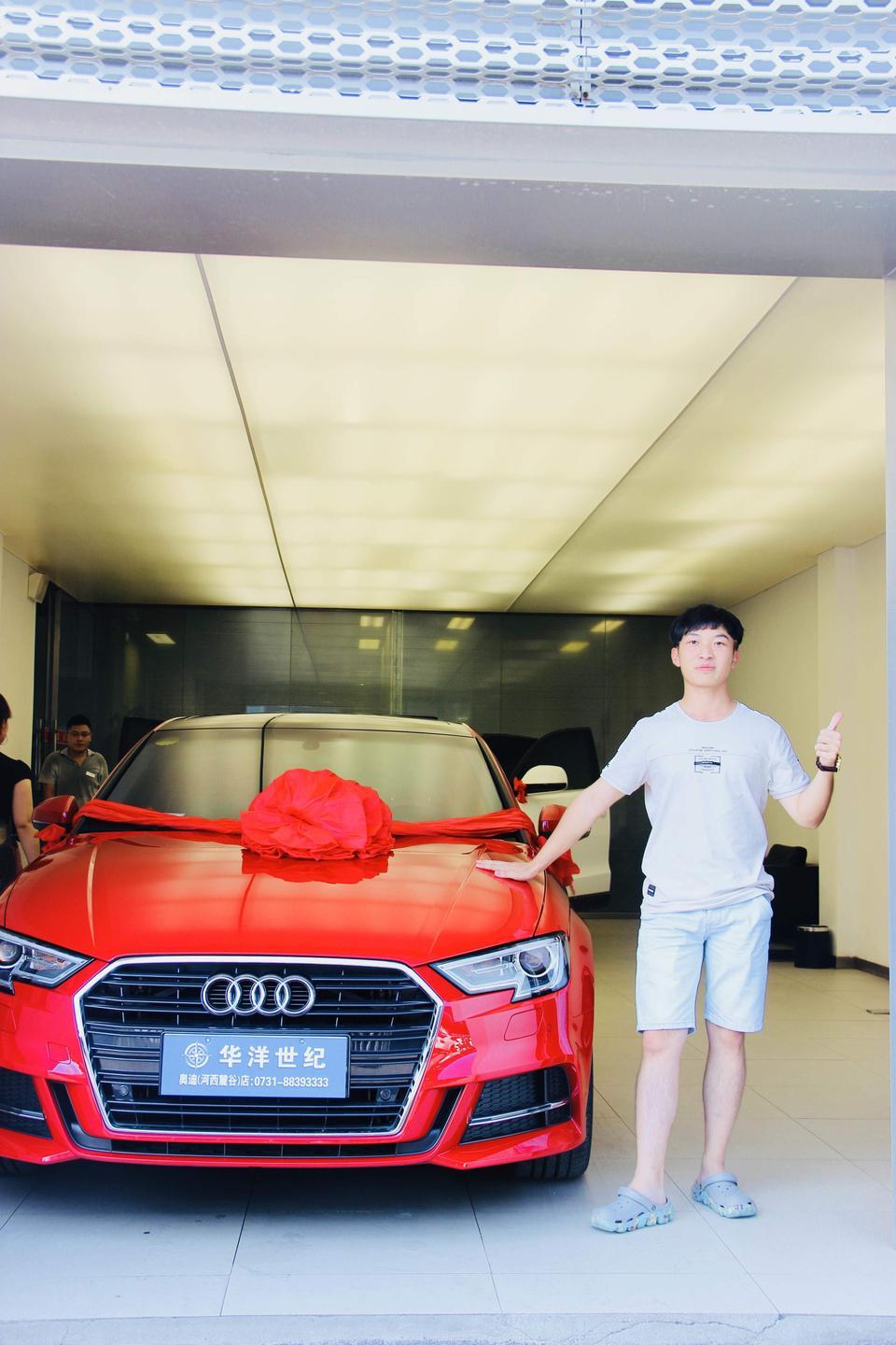 奥迪a3-提车十几天，二十岁的年纪也没开过什么好车，总之a3现在是我最理想的车，基本没什么不满意，总体打个90分吧。