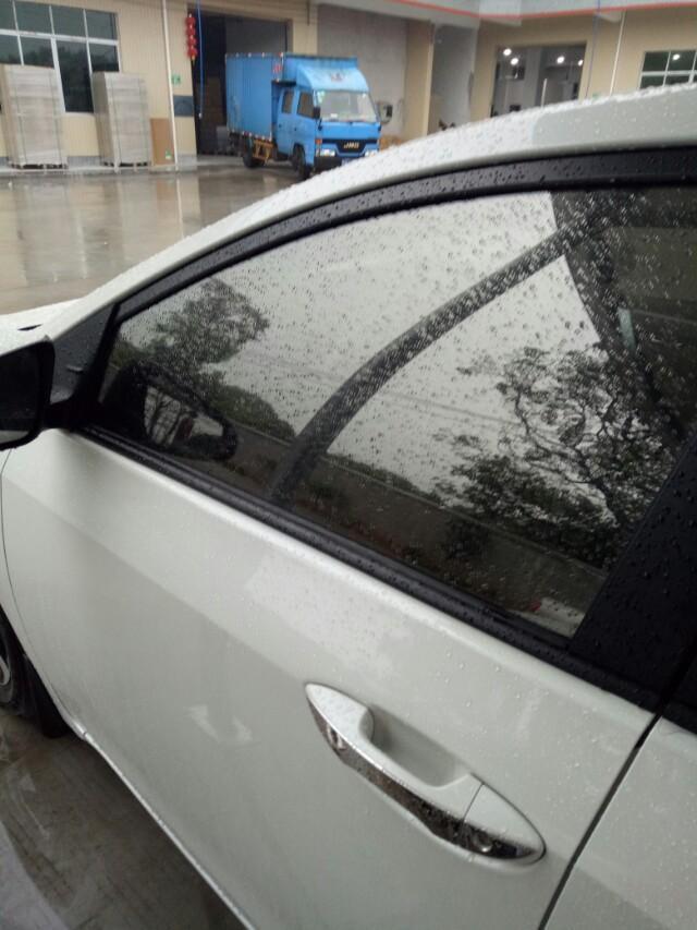 雷凌-车窗上的水滴不擦干净，等到干的时候会不会留下水印