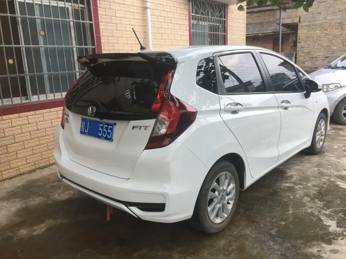 飞度-汽车长时间暴晒后，怎样可以让车内快速降温？