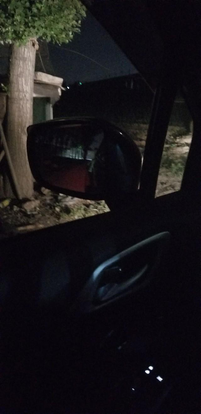 传祺gs4-这个车的后视镜是怎么调，按锁车键会自动折回来，按解锁键有时会谈出去，有时候就不管用了，需要插入钥匙点火才谈出去？有大神指导一下吗？