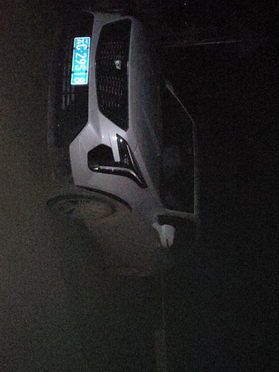 凯迪拉克xt4-各位车主朋友，你们的车有没有遇到在弯道时过减速带甩屁股的现象？我车在3-40码弯道且过减速带时屁股会向弯道外跳一下，感觉屁股甩出去了一点。胎压底盘这些都没问题，是不是因为悬挂偏硬引起的还是因为啥？