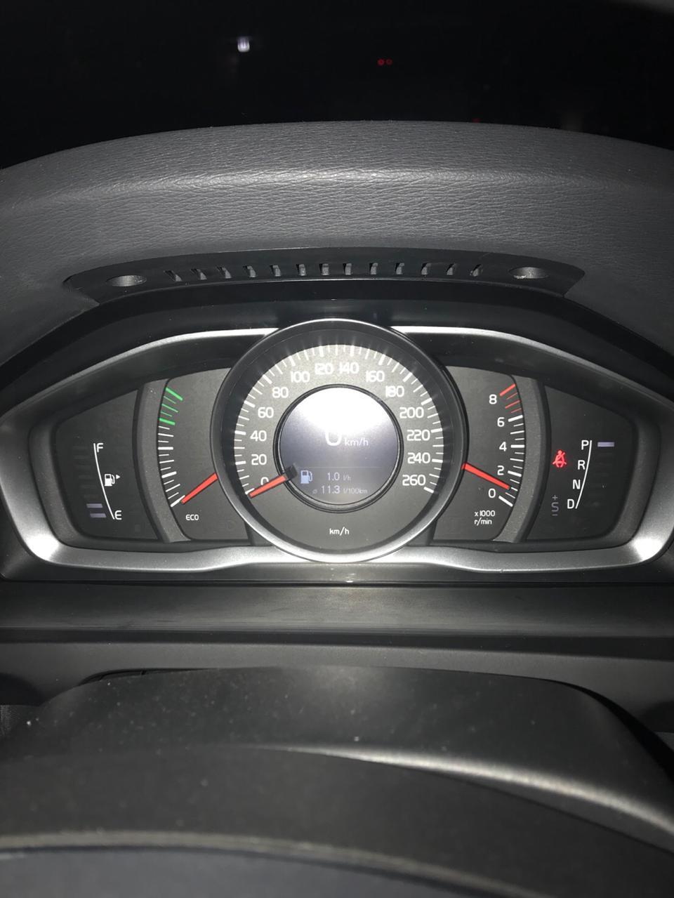 沃尔沃s60-s60l智进进取版，1.5t，  买回来20多天公里数1000多，油耗现在11.4，平均车速25。没跑过长途，没事去买个菜什么的，有时候会给重油门为了提速快。油耗一直升从来没掉下来过。我看人家的车最高也不超过10个油，我的从来没掉过。我想问这是什么原因， 有没有和我一样的油耗？  请大神指点？