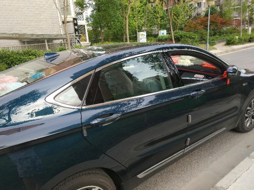 发现很多人拿名图跟博瑞比，一个伪B车，都还没帝豪GL长，也就跟GL是一个档次的，名图销量比的过帝豪GL？他大哥索纳塔九跟博瑞才是一个档次的，可惜还是比不过博瑞，都说吉利三大件不好，油耗高，可是这么久了，吉利貌似三大件没出过问题，至少开到报废是没问题，我天天跑市区，油耗8.4，将近5米的车， 1.7顿重，没感觉高。比其他，只能说，完爆普通合资车。车好车坏，自己去试驾就好，做为吉利第二辆的车主，2年前的吉利可能不行，但至少现在还是可以说的过去