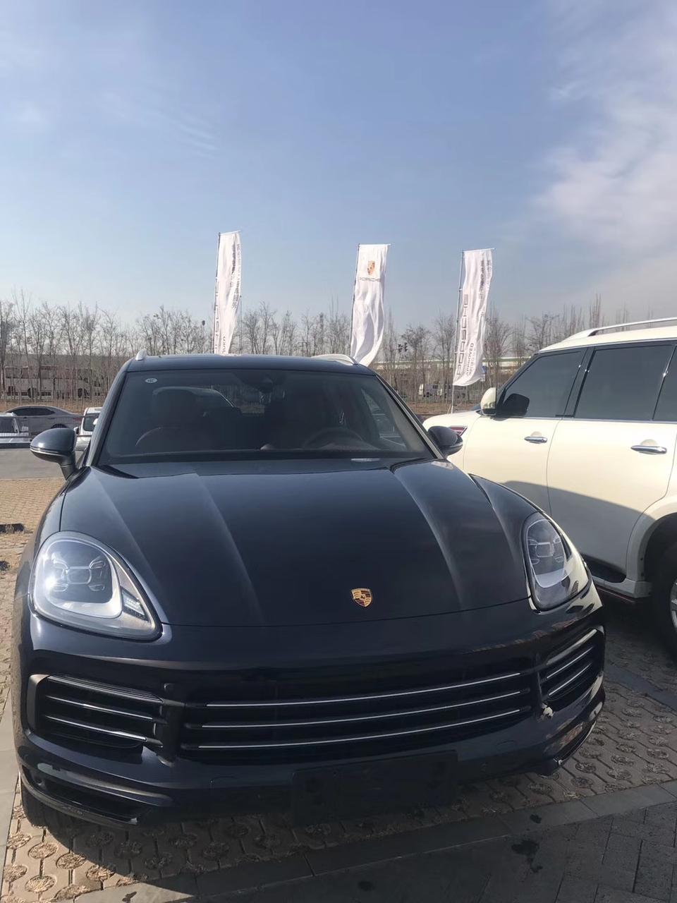 cayenne-主驾驶跟副驾驶的座椅异响怎么弄新车第一天就响，去4s店弄完了好两天，然后又开始了，大神们有啥办法？？谢谢