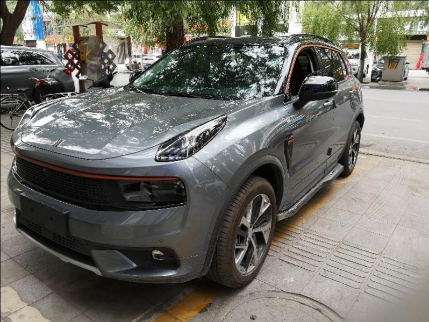 领克01-为什么新车的轮胎看起来这么旧？有没有什么办法可以打理干净？朋友都说我的新车配了四个旧轮胎，很不美观啊！