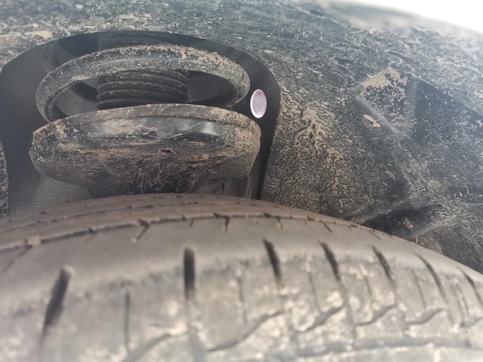 艾瑞泽GX自动型色版  有没有朋友知道这个洞是干什么用的  右前轮老在这个地方进水沙  你们的有没有这个洞