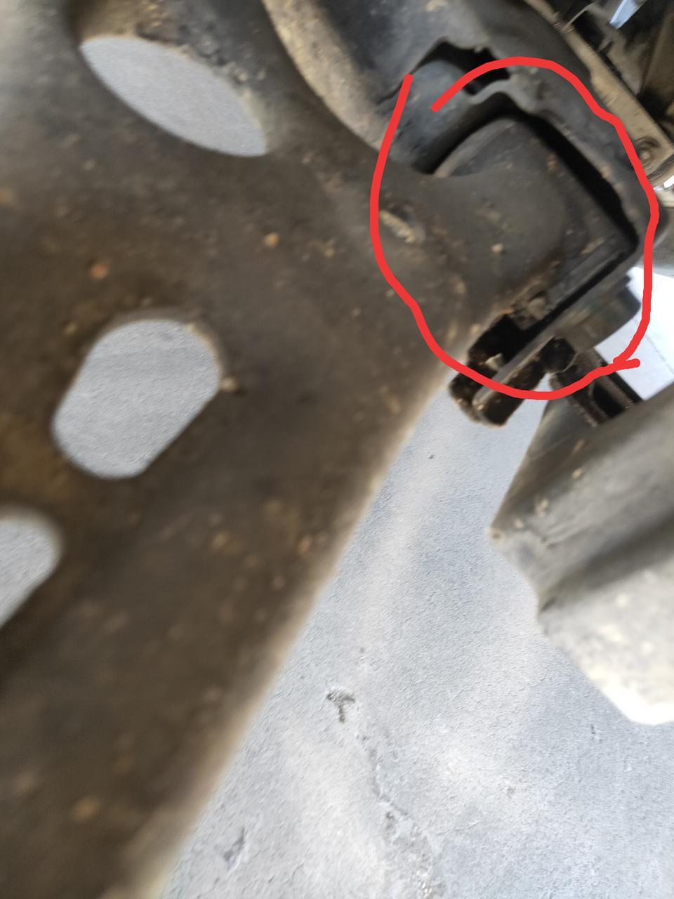 远景18款这里乱逛怎么回事？各位老师们指点一下谢谢！祝老师们新年快乐！