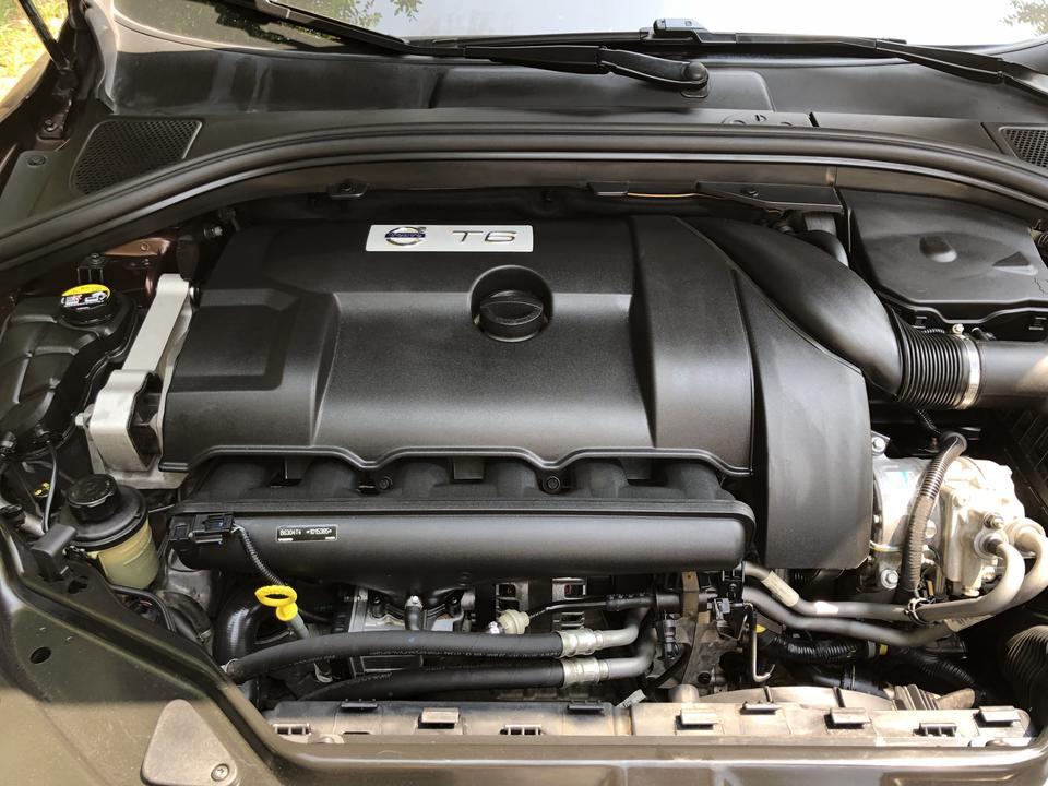 沃尔沃xc60-4年多的车，发动机舱能洗这么干净也是服了