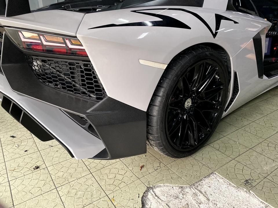 aventador-大家好，我想把我大牛轮毂给换掉，因为我这款开车时候没安全感。太轻，太飘了。想请大哥给点意见。