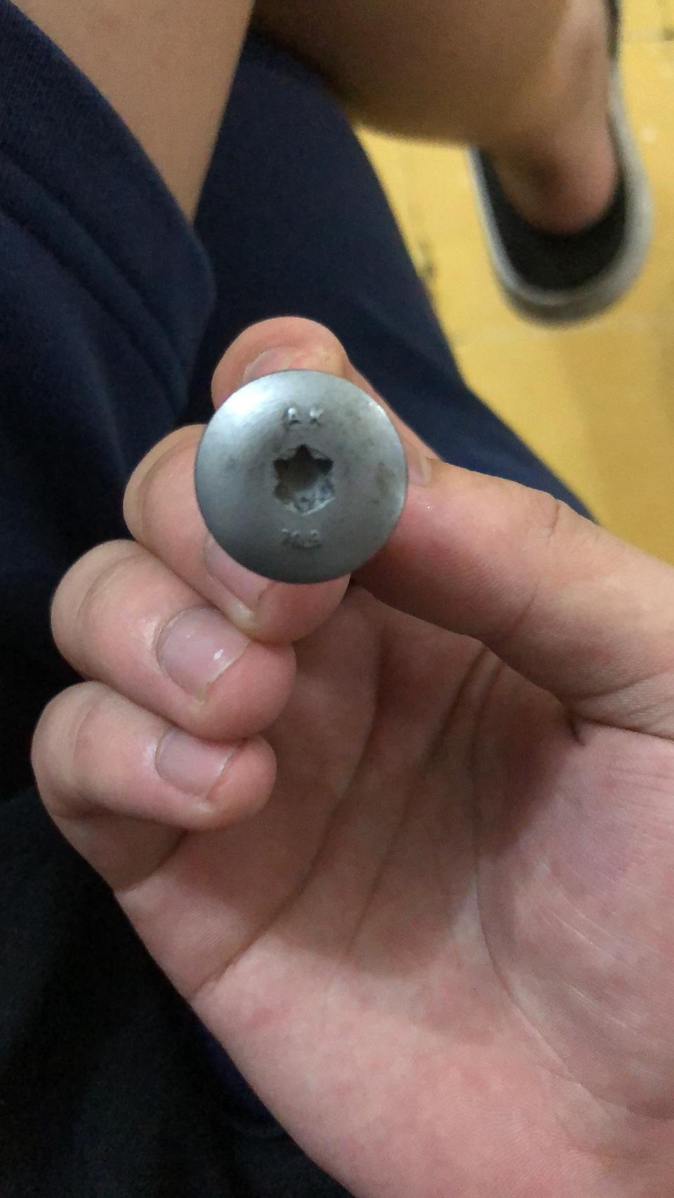 宝马5系(进口)-请问这个螺丝是哪里的