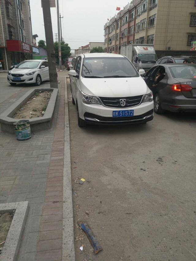 大家看看这是什么车 
 2016年10份宝骏730舒服板麻烦广大网友给估估价多少钱