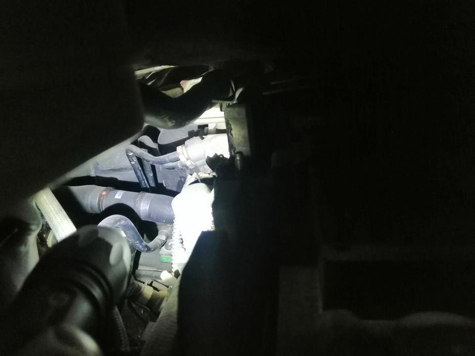翼虎-4S店说进水管要换 图中红点部分
