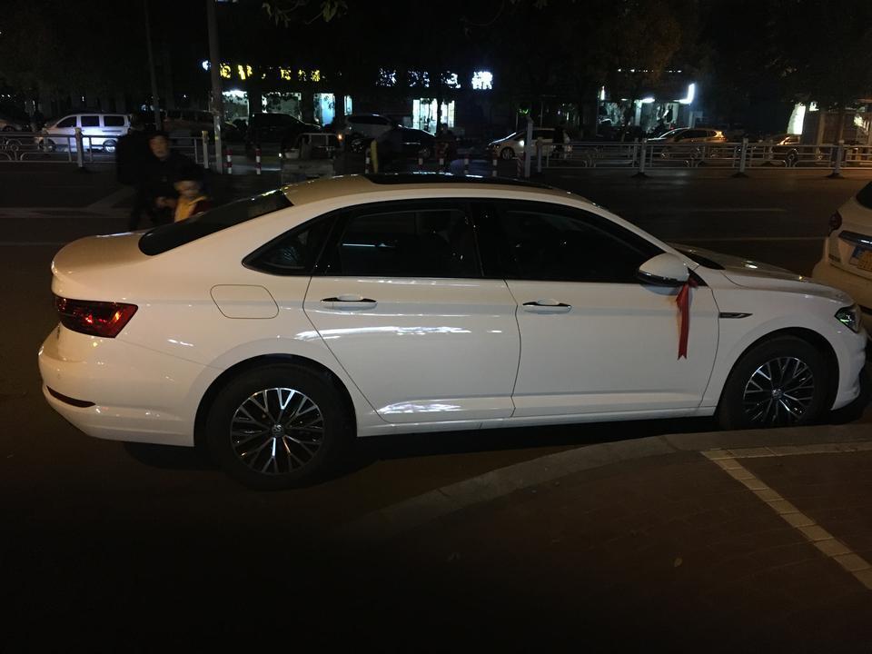 19款速腾 车友们 你开起来 车子在等红绿灯的时候 你停下来然后准备走 有没有感觉到车子 像重新启动一样那个声音