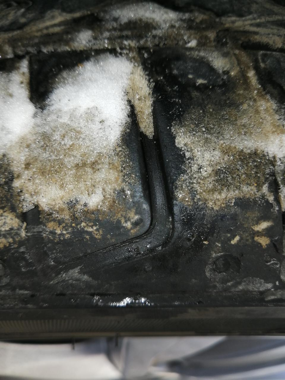 18款速腾1.4T，用车七个月跑了九千多公里，发现轮胎有裂纹而且四个都有还很多，去四S店人家说已过质保期换不了，轮胎是韩泰轮胎，明显是质量问题该怎么办