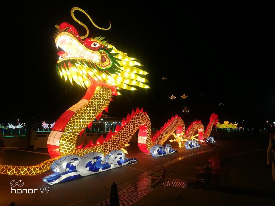 红旗H5听说系统不好  发动机调的我不好  后边中间地台有点高  不知道后面都能不能刷系统或者把地台去掉