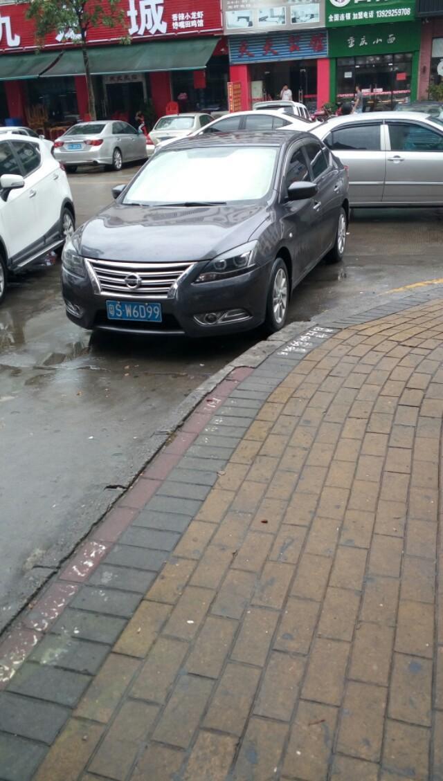 轩逸-大家看看这是什么车？二手价格怎么样？2017年的