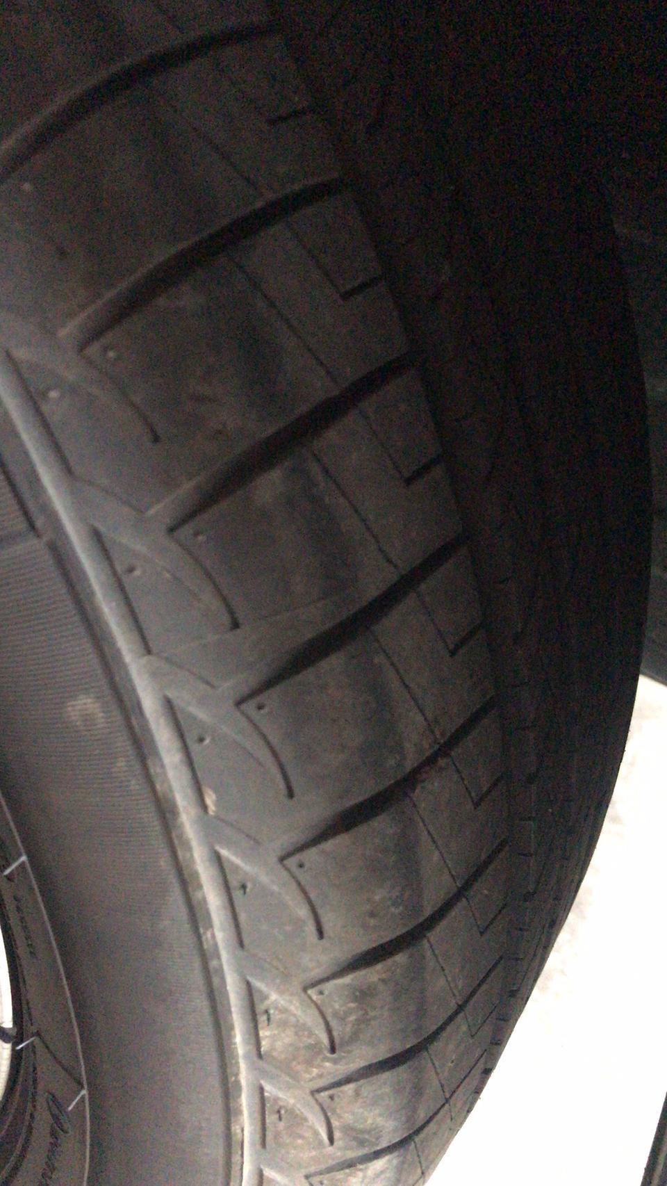 宋pro-请问各位大神，这是不是传说中的“吃胎”？  一个月不到的新车，四条轮胎都这样