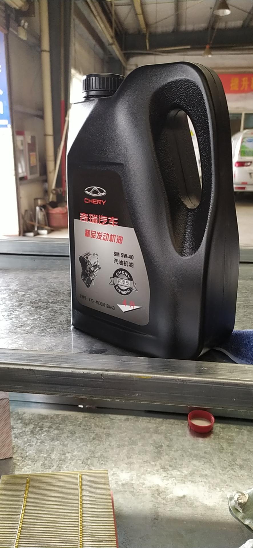 瑞虎8-亲们，我是一九年十月份买的车，二零二零年一月二十一号做的首保，公里数3000。中午做的保养，客服推荐了几款机油，我选择了半合成的。就是下边的照片。补交了机油钱。下午十七点左右发现了，发动机故障灯闪亮。随联系售后，驾车到达4S店。检测在历史问题上有一个（当时也没有拍照），（后期再去时，检测师傅说是进气传感器问题），当场问了发动机有无异动。无情况后电脑取消故障灯。大年初一上午出门发现发动机故障灯又亮，随拨打电话，人员下午三点下班，改为初二过去。初二去后，电脑检查，是同一个问题。检测人员出初七等总部上班