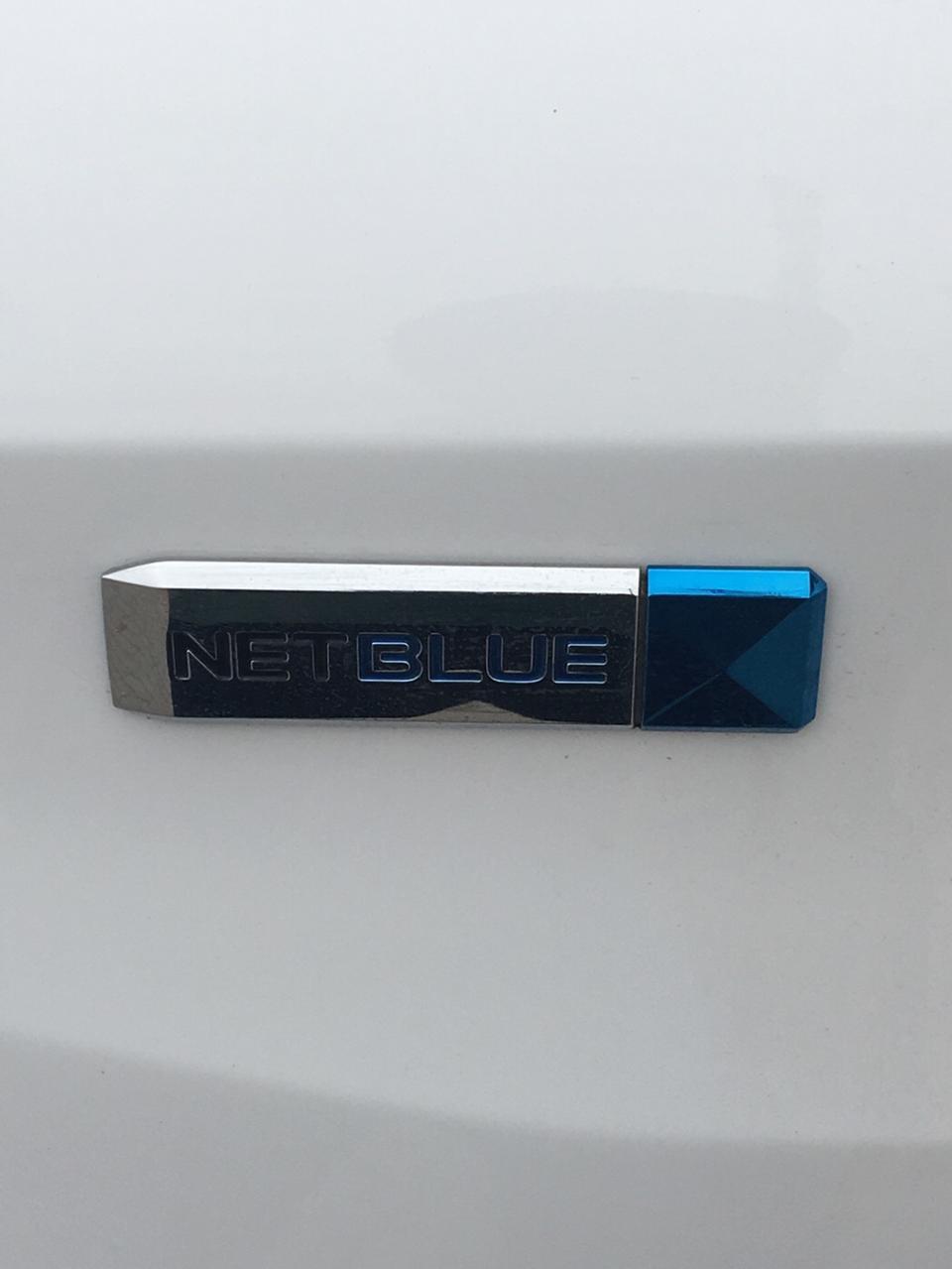 荣威rx5的主驾驶车门前的蓝色标示牌是什么意思？