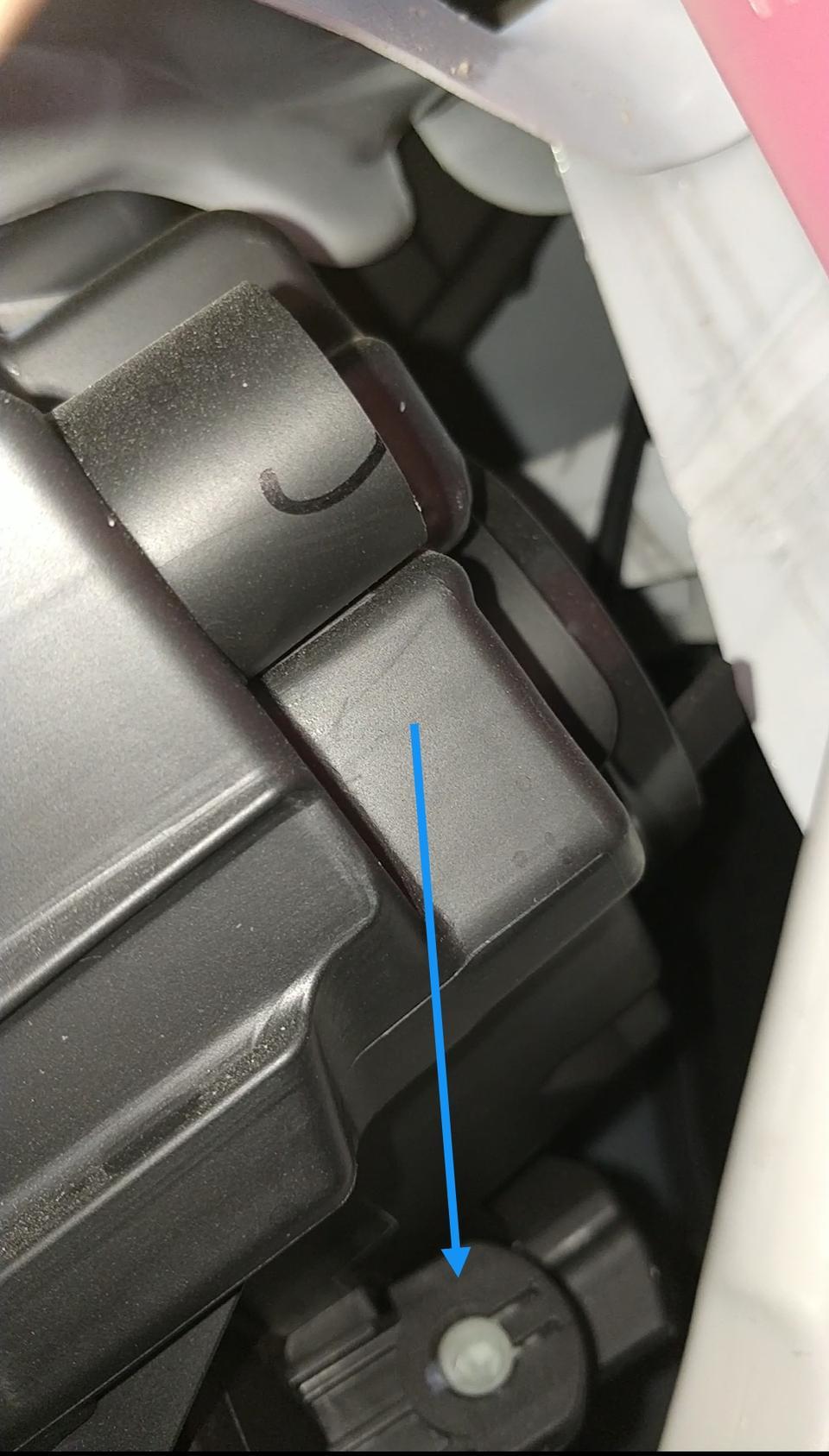艾瑞泽gx-有人知道大灯下面这个旋钮做什么用的吗？拧了几圈没见灯光变化
