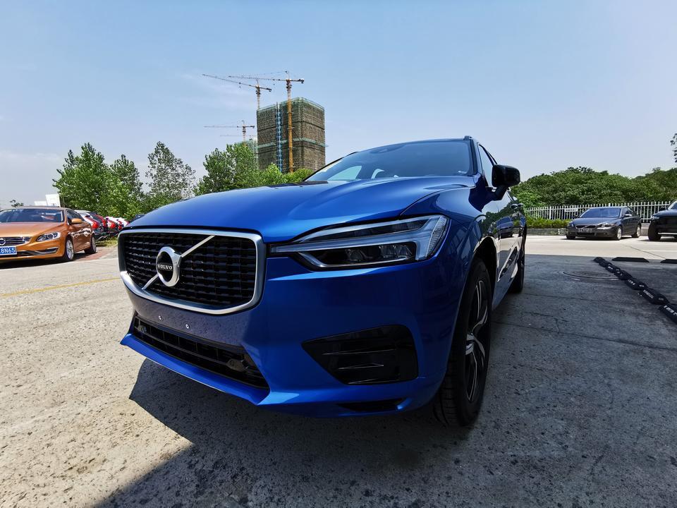 沃尔沃xc60-兄弟们  去年年底买了蓝色的xc60运动版  想问一下驾车时手机蓝牙 接到车上的电话  正常的电话打来车的主屏上有接听按钮   微信电话打过来没有接听按钮呀 有木有办法呀？