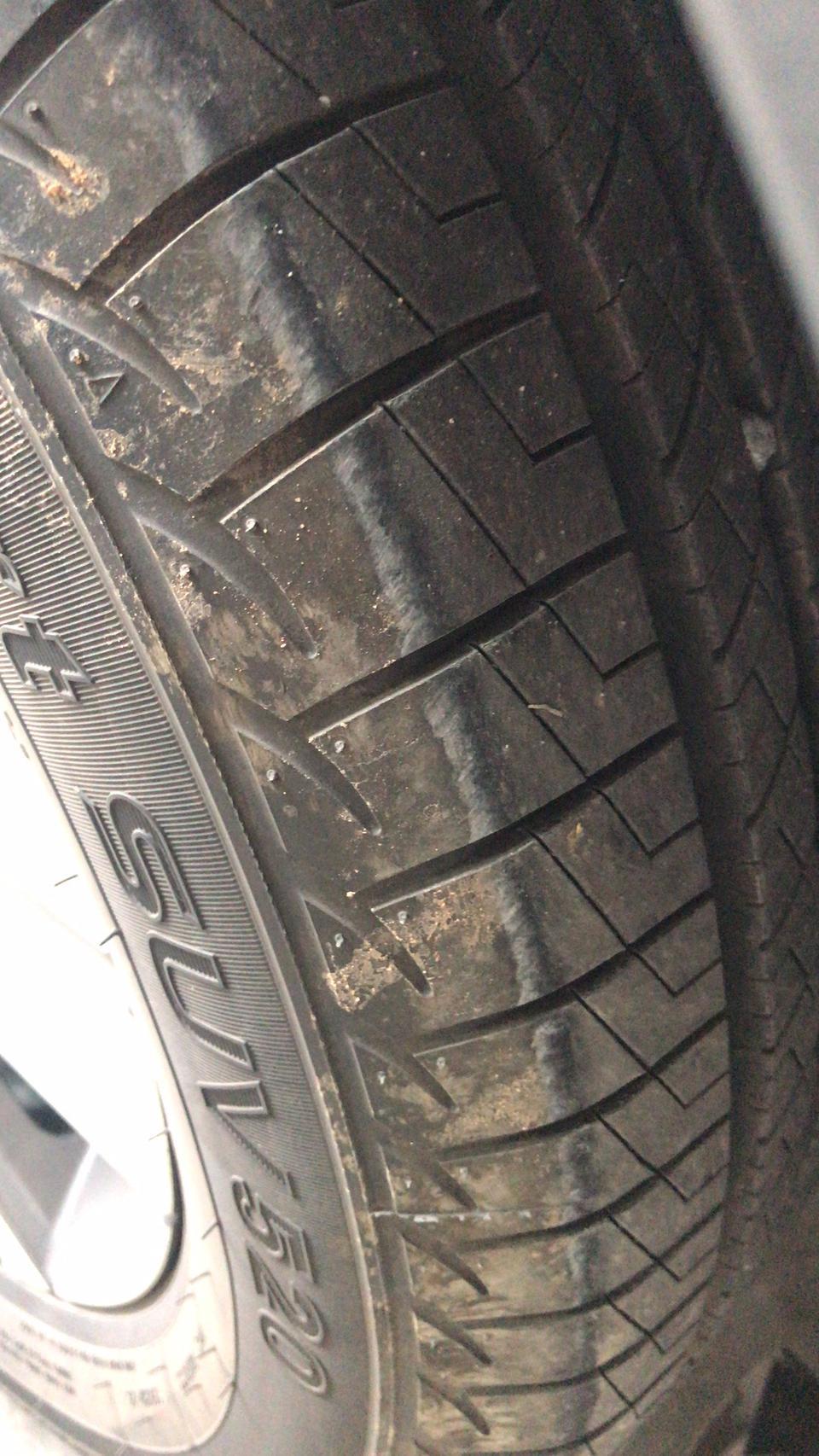 宋pro-请问各位大神，这是不是传说中的“吃胎”？  一个月不到的新车，四条轮胎都这样