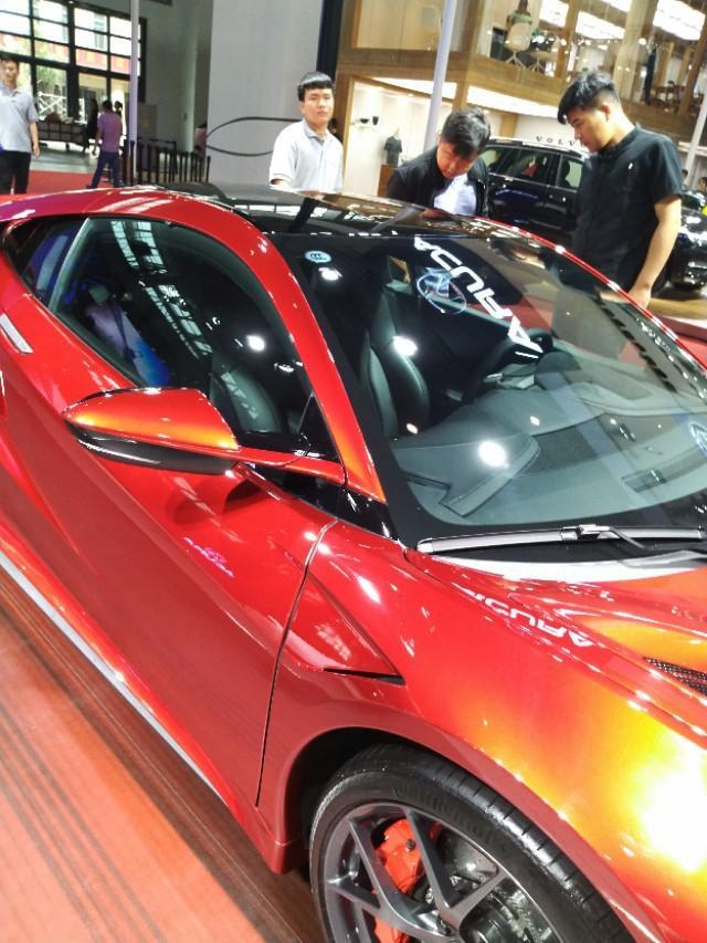 威驰-大家看看展台上这款车是什么车？漂亮不？多少钱？工薪阶层能买起吗？