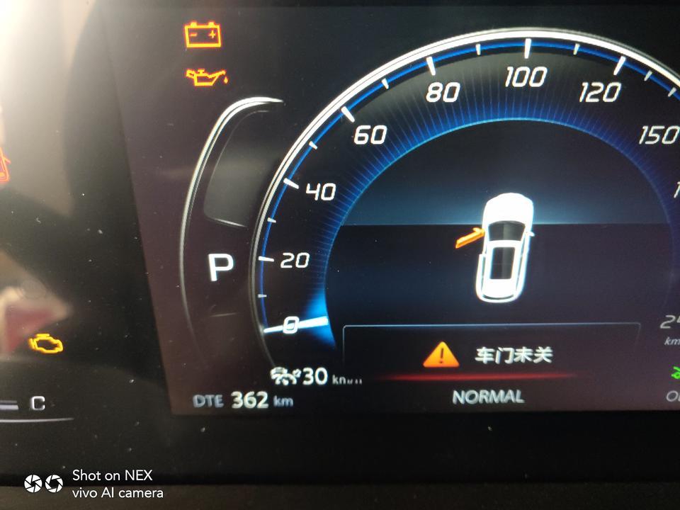 长安cs75 plus-麻烦问下大家怎么通电状态下他们就亮是正常嘛 我看有车友说 通电状态下他们亮是系统自检 如果没问题的话一会就灭了 我这个不发动车辆就亮是有什么问题吗